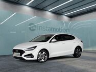 Hyundai i30, 1.5 T-GDI Fastback MHEV FAMILY, Jahr 2024 - München