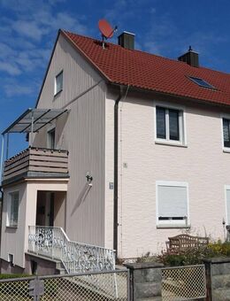 Gepflegtes 2-Familienhaus mit Garten, Doppelgarage und Halle in Oberreichenbach zu verkaufen - Oberreichenbach (Bayern)