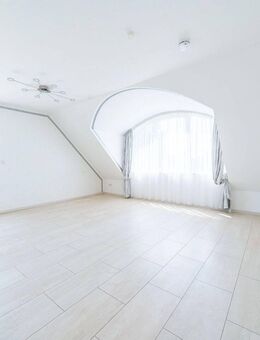 Lichtdurchflutete Maisonette mit Balkon - Ruhiges Wohnen, urban verbunden - Berlin