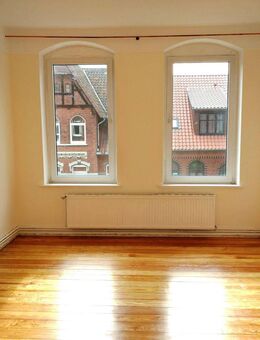 Altbau 3,5 Zimmer mit Balkon - Lüneburg