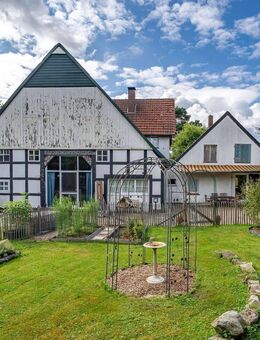 Historisches Fachwerk-Hofgebäude mit massiv gebautem Haupthaus und angrenzender Scheune in idyllischer Lage von Enger-Pödinghausen - Enger (Widukindstadt)