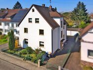 Charmantes Zweifamilienhaus mit ausgebautem Dachgeschoss, großem Garten und zwei freien Wohnungen - Karlsruhe