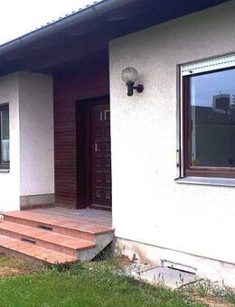 Großzügiger Bungalow in fast Alleinlage und mit viel Platz und Privatsphäre - Altenmarkt (Alz)