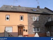 Zwangsversteigerung - Doppelhaus mit Nebengebäuden in Wolfenhausen - provisionsfrei für Ersteher! - Weilmünster