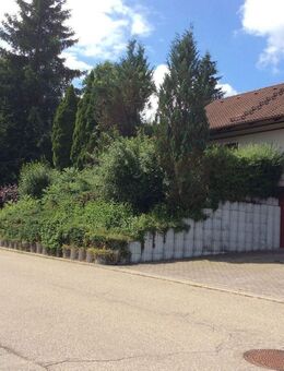 Wohnhaus mit 2 Garagen und PKW-Stellplatz in Loßburg - Betzweiler! - Loßburg