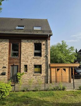 Energieeffizientes, gepflegtes Stadthaus mit 4,5 Zimmern über drei Ebenen in Hamburg-Wandsbek - Hamburg