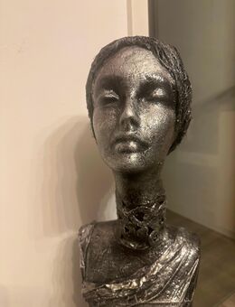 Frauenskulptur, handgefertigt für innen und außen - Vlotho