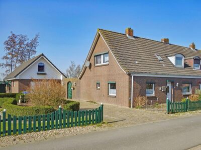 Gepflegte Doppelhaushälfte mit großer Garage in ruhiger ländlicher Siedlungslage in Busenwurth
