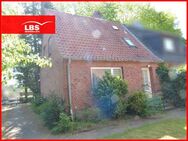 Ihlseenähe - modernisierungsbedürftige Haushälfte auf großem Grundstück. - Bad Segeberg