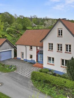 Charmantes Landhaus inmitten herrlicher Natur - mit gemütlicher Ferienwohnung und 800m² Grundstück - Horn-Bad Meinberg