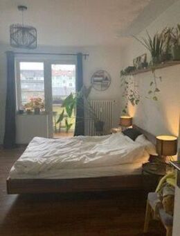 Im Herzen von Düsseldorf! 3 Zi.-Wohnung mit Balkon und EBK - Düsseldorf