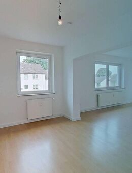 Frisch sanierte 3-Zimmer-Wohnung mit BALKON und BADEWANNE - Lügde (Stadt der Osterräder)