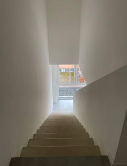 *Dachgeschosswohnung - Stilvoll wohnen mit großem Balkon und 2 Stellplätzen*** - Schönenberg-Kübelberg