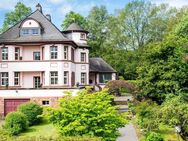 Enkenbach-Alsenborn: Stilvolles, villenartiges Wohnhaus mit 4.837m² großem, parkähnlichem Grundst. - Enkenbach-Alsenborn