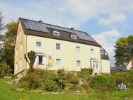 Mehrfamilienhaus in schöner Lage mit großem Garten, Terrasse und PV-Anlage - Naila