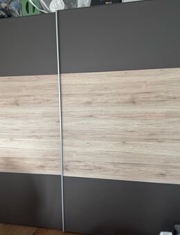 Geräumiger Kleiderschrank mit Schwebetür - Wiesbaden Dotzheim