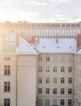 Fantastische Lage in Berlin-Mitte! Historische Altbau-Wohnung inkl. Einbauküche, Gäste-WC, Kamin - Berlin