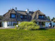 Hamptons auf Sylt - Reetgedecktes Anwesen in erster Reihe mit Meerblick und Strandzugang - List