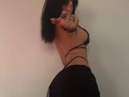 Heißes Goth girl sucht Sklaven & paypigs - Nürnberg Zentrum