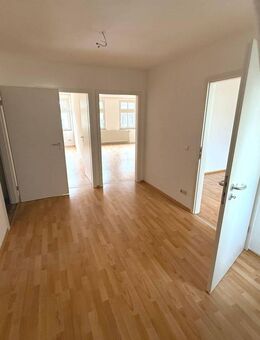 Ihre traumhafte 3-Raum-Wohnung mit großer Dachterrasse mitten im Zentrum von Gera - Gera