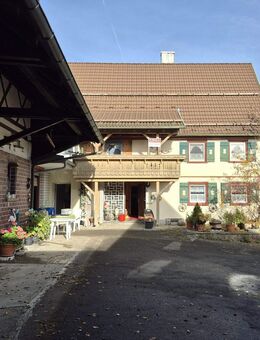 Ehemaliges landw. Anwesen mit Wohntrakt, 2 Garagen, 1 Maschinengarage 80 qm, ca.400 qm Lagerfläche - Gammertingen