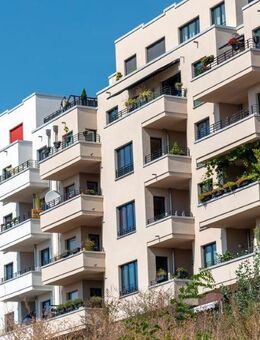 Mehrfamilienhaus mit 7 Garagen - - Düsseldorf