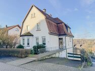 Zweifamilienhaus mit Potenzial: Großzügiges Grundstück und herrlicher Ausblick in Arnsberg! - Arnsberg