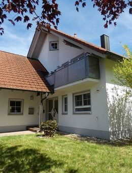 Neues Zuhause oder lohnende Kapitalanlage: Zweifamilienhaus mit Doppelgarage - Ellenberg (Baden-Württemberg)