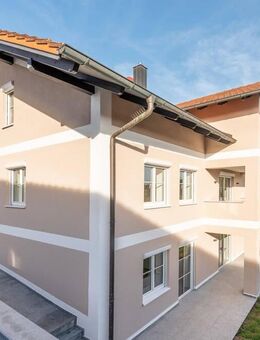 Hochwertig sanierte Wohnung mit moderner EBK, Süd-Terrasse und kleinem Garten - Büchlberg