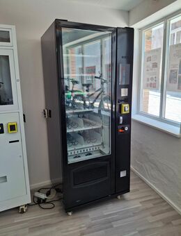 Neues Verkaufsautomat gekühlte Getränke und Snaks, drei Zahlungsarten: Münze, Scheine und Karten - Blankenburg (Harz)