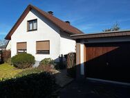 Raum für Ihre Ideen: Zweifamilienhaus in ruhiger Hinterbebauung wartet auf frischen Wind! - Detmold
