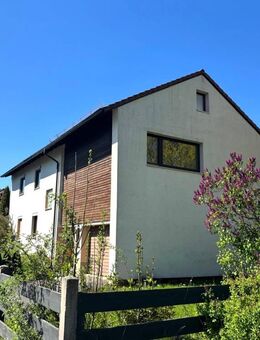 Naturnahes Wohnen: Attraktives Zweifamilienhaus bei Naila mit idyllischem Umfeld - Naila