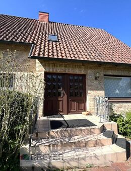 Einfamilienhaus mit Ausbaupotenzial und Baugrundstück in Sackgassenlage - Reinfeld (Holstein)