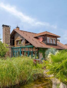 Lichtdurchflutete Landhausvilla mit Schwimmteich und liebevoll gestalteter Gartenoase - Langenfeld (Rheinland)