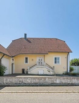 Bezugsfreies Einfamilienhaus mit Kamin und Gartenidylle in Bechhofen - Bechhofen (Bayern)