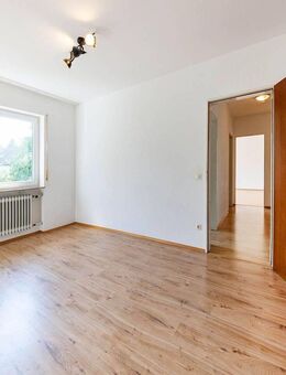 Helle 2-Zimmer-Wohnung mit Süd-West-Balkon, Einbauküche & Stellplatz in ruhiger Lage in Engen - Engen