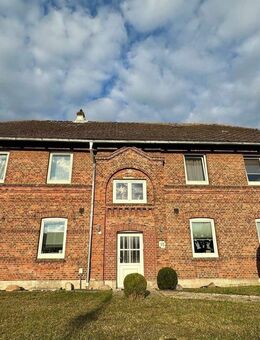 Solides, kleines Mehrfamilienhaus mit Vollkeller und Doppelgarage in Moorrege - Moorrege