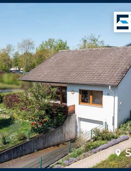 Gepflegtes Einfamilienhaus im Bungalow-Stil mit Garage auf weitläufigem Grundstück - Simmern (Hunsrück)