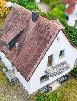 Charmantes Einfamilienhaus mit großem Entwicklungspotenzial in Schwalbach am Taunus - Schwalbach (Taunus)