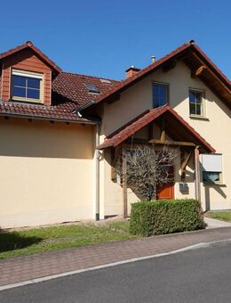 Ihr neues Zuhause in Eschwege: Großzügiges Zweifamilienhaus mit Potenzial für die ganze Familie - Eschwege
