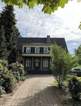 Herrschaftliche Stadtvilla mit Baugrundstück und genehmigter Bauvoranfrage auf parkähnlichem Grundstück Nähe Schloss Rheydt - Mönchengladbach