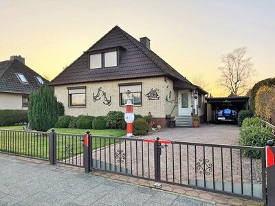 Einfamilienhaus mit Einliegerwohnung, Garage, Carport und Gartenhaus in Stadtrandlage