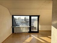 Helle 4-Zimmer DG-Wohnung mit EBK und Loggia in Erlangen-Bruck - Erlangen