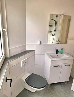 Zentral gelegene sanierte 3-Zimmer DG Wohnung Lev Schlebusch - Leverkusen