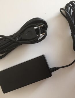 Original Fujitsu Netzteil für Notebook - Bremen