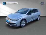 VW Golf, 1.5 l VIII eTSI OPF ACTIVE EPH, Jahr 2022 - Schleswig