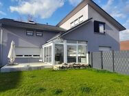 * Modernisiertes Zweifamilienhaus mit großem Grundstück * - Unlingen