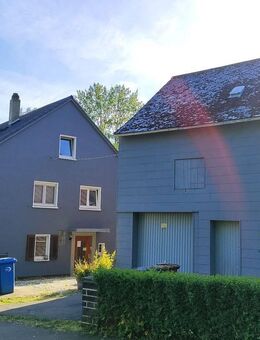Großes Wohnhaus mit 3 abgeschlossenen Wohnungen und Traumgarten am Feldrand! - Löhnberg