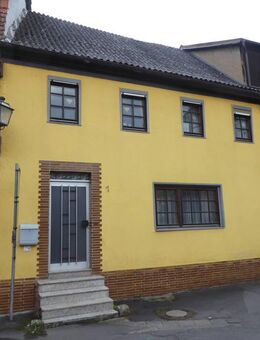 Renovierungsbedürftiges Haus mit Charme - sonniger Balkon im alten Ortskern! - Amorbach