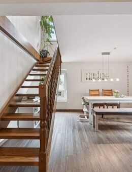 Sofort bezugsfertige sanierte EG-Wohnung plus Mieteinnahmen im Zweifamilienhaus - Oberstenfeld